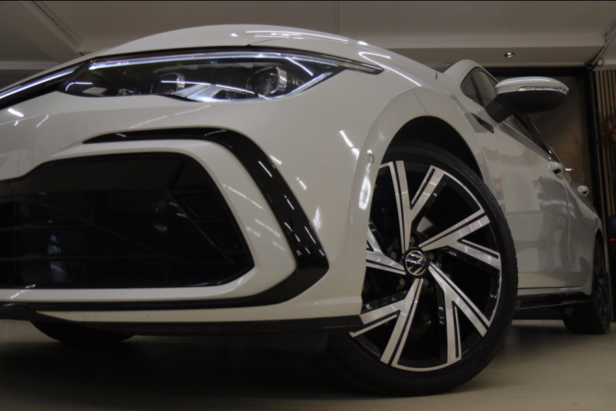 Volkswagen Golf 1.5 eTSI R-Line 3XR-LINE /PANO/H&K/CAM/CARPLAY/BOMVOL