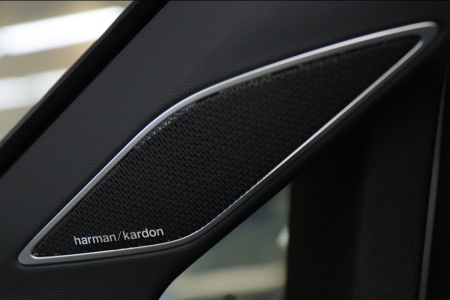 Volkswagen Golf 1.5 eTSI R-Line 3XR-LINE /PANO/H&K/CAM/CARPLAY/BOMVOL