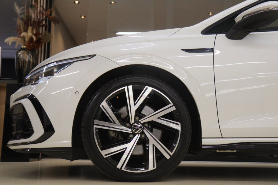 Volkswagen Golf 1.5 eTSI R-Line 3XR-LINE /PANO/H&K/CAM/CARPLAY/BOMVOL