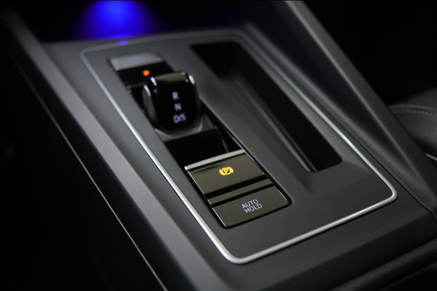 Volkswagen Golf 1.5 eTSI R-Line 3XR-LINE /PANO/H&K/CAM/CARPLAY/BOMVOL