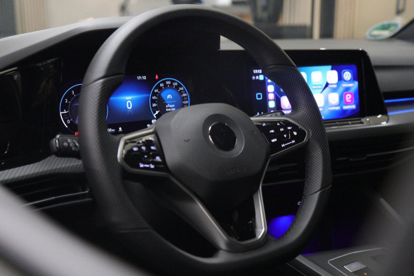 Volkswagen Golf 1.5 eTSI R-Line 3XR-LINE /PANO/H&K/CAM/CARPLAY/BOMVOL