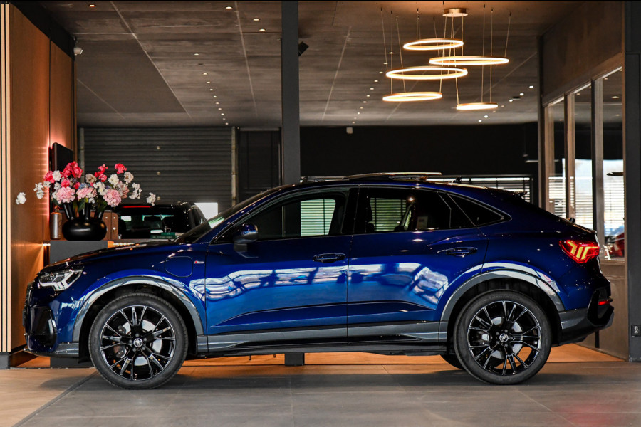 Audi Q3 Sportback 45 TFSI e 3x S-Line. Pano, ACC, Sonos, Keyless, Matrix, Sfeer, Camera, Dodeh, 20''!