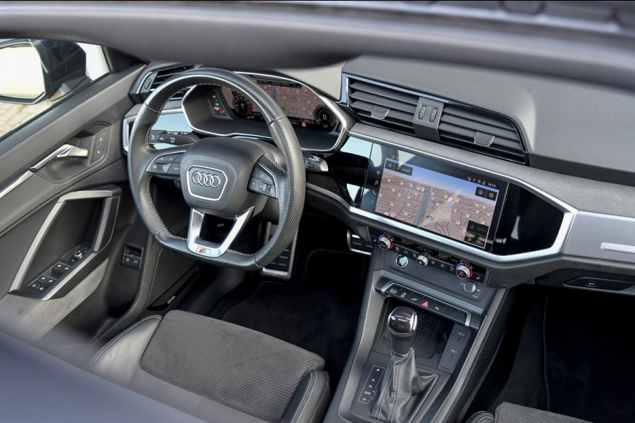 Audi Q3 Sportback 45 TFSI e 3x S-Line. Pano, ACC, Sonos, Keyless, Matrix, Sfeer, Camera, Dodeh, 20''!