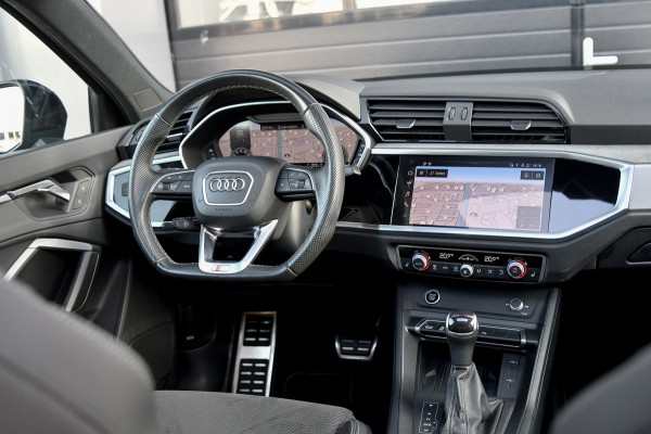 Audi Q3 Sportback 45 TFSI e 3x S-Line. Pano, ACC, Sonos, Keyless, Matrix, Sfeer, Camera, Dodeh, 20''!