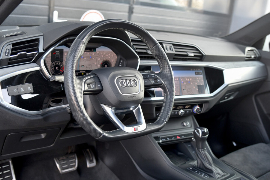 Audi Q3 Sportback 45 TFSI e 3x S-Line. Pano, ACC, Sonos, Keyless, Matrix, Sfeer, Camera, Dodeh, 20''!
