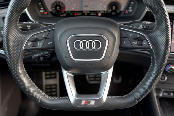 Audi Q3 Sportback 45 TFSI e 3x S-Line. Pano, ACC, Sonos, Keyless, Matrix, Sfeer, Camera, Dodeh, 20''!