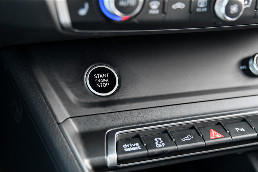 Audi Q3 Sportback 45 TFSI e 3x S-Line. Pano, ACC, Sonos, Keyless, Matrix, Sfeer, Camera, Dodeh, 20''!