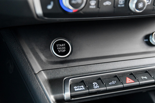 Audi Q3 Sportback 45 TFSI e 3x S-Line. Pano, ACC, Sonos, Keyless, Matrix, Sfeer, Camera, Dodeh, 20''!