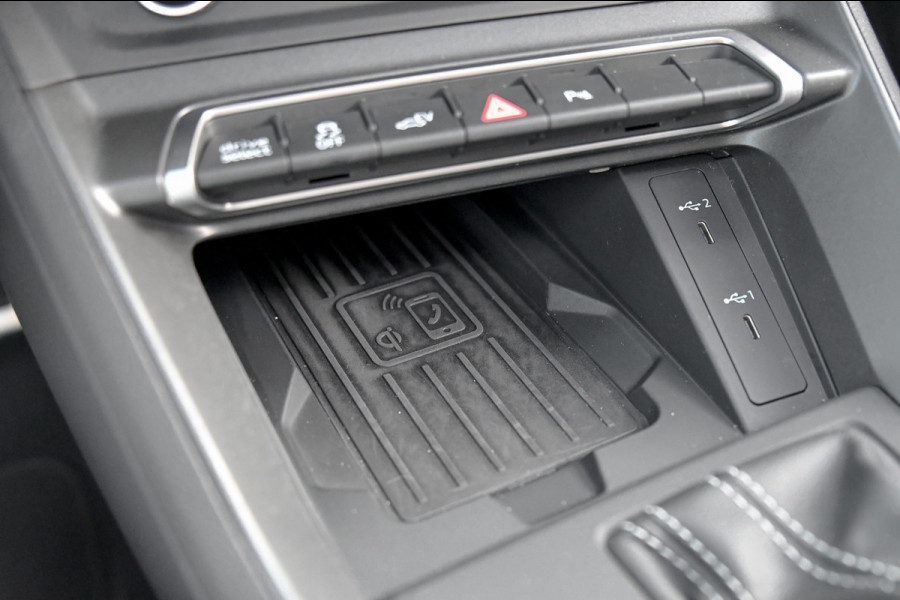 Audi Q3 Sportback 45 TFSI e 3x S-Line. Pano, ACC, Sonos, Keyless, Matrix, Sfeer, Camera, Dodeh, 20''!