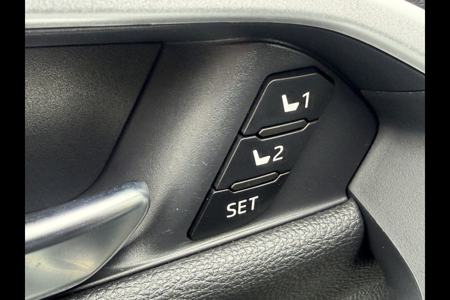 Toyota RAV4 2.5 Plug-in Hybrid AWD Bi-Tone Plus | Trekhaak | Stoel koeling+verwarming | 26.000 km | Rijklaar!!