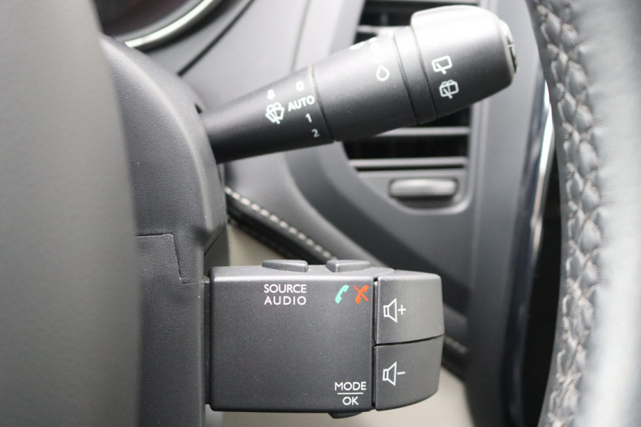 Renault Captur 1.3TCe 150PK Automaat Initiale Paris Navigatie/Camera/Trekhaak/Leder/Stoelverwarming