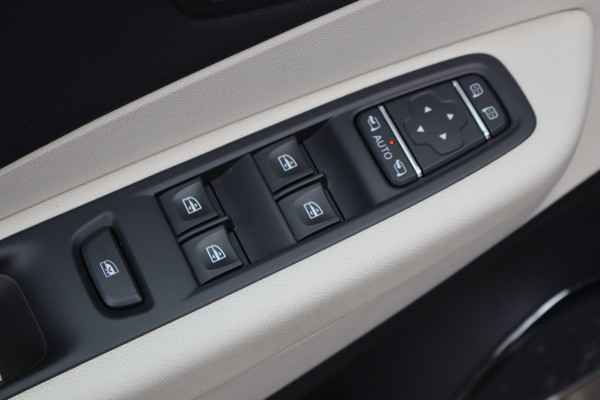 Renault Captur 1.3TCe 150PK Automaat Initiale Paris Navigatie/Camera/Trekhaak/Leder/Stoelverwarming