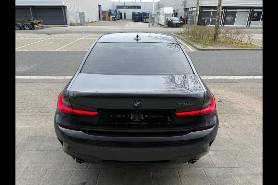 BMW 3-serie 330e High Executive AUT 292PK LED/LEER/NAV/LMV19