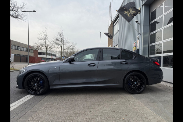 BMW 3-serie 330e High Executive AUT 292PK LED/LEER/NAV/LMV19