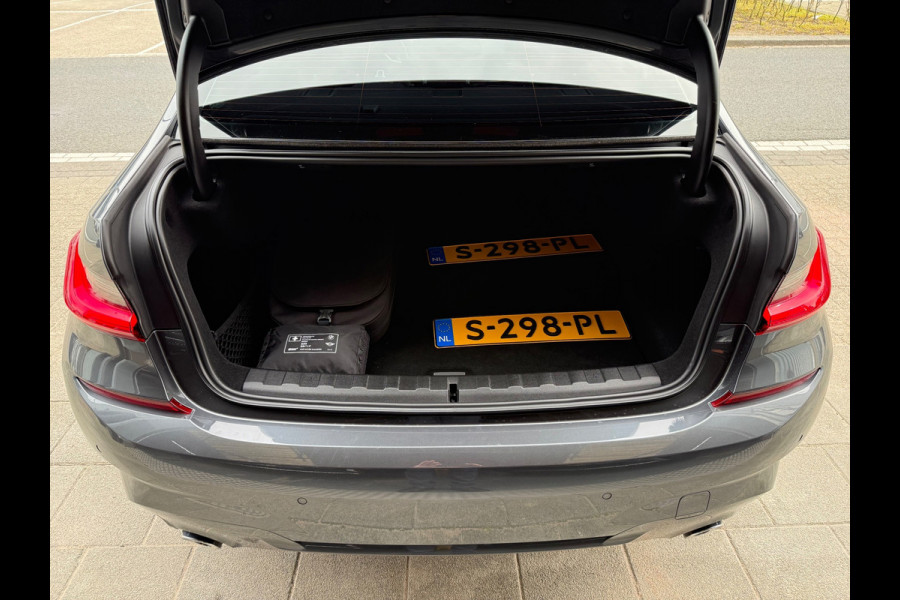 BMW 3-serie 330e High Executive AUT 292PK LED/LEER/NAV/LMV19