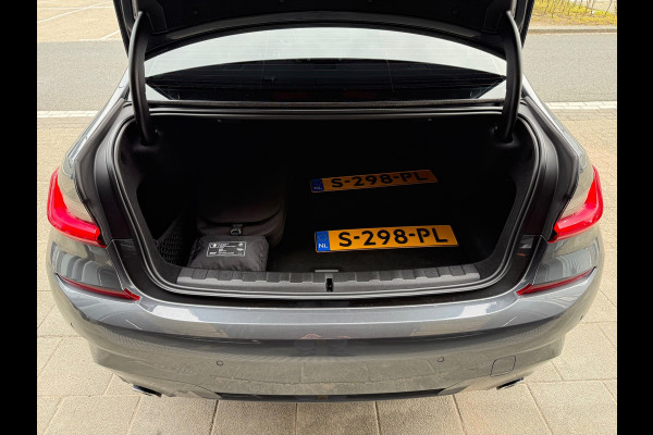 BMW 3-serie 330e High Executive AUT 292PK LED/LEER/NAV/LMV19