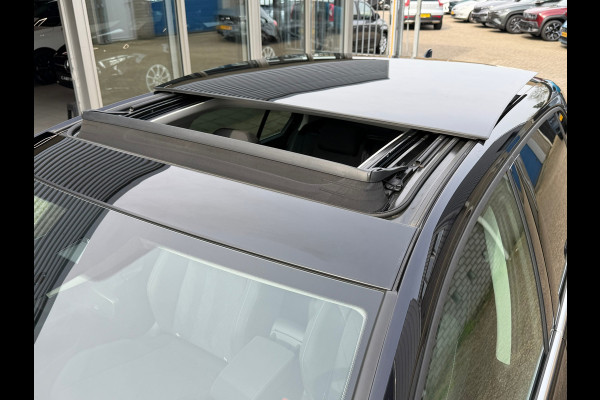 Volkswagen Golf 1.4 eHybrid Style DSG | Panoramadak | Navigatie | Climate | ACC cruise| Memory Seat | 16".