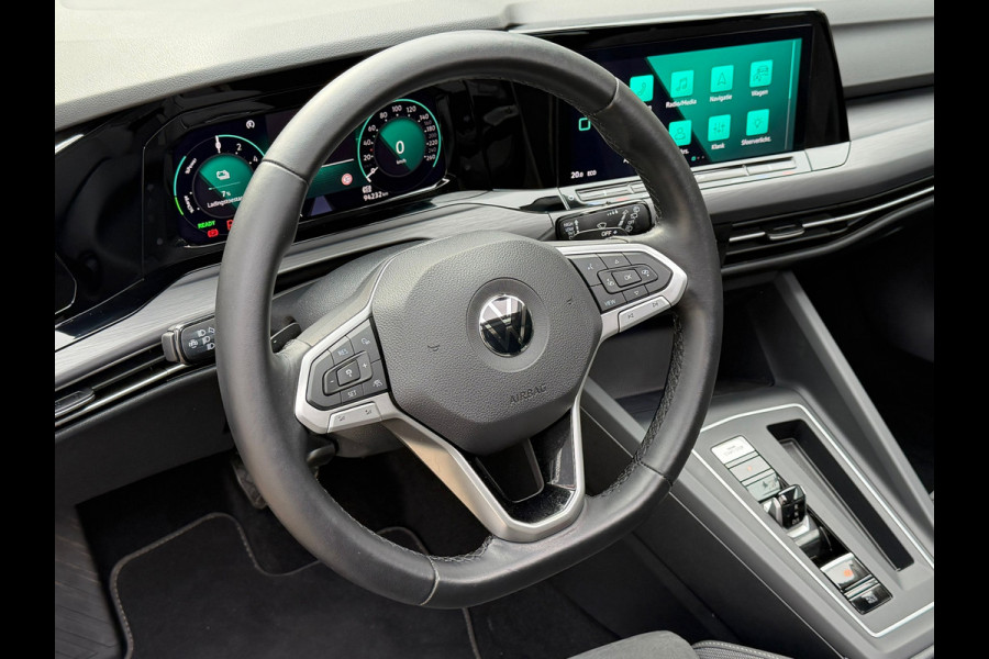 Volkswagen Golf 1.4 eHybrid Style DSG | Panoramadak | Navigatie | Climate | ACC cruise| Memory Seat | 16".