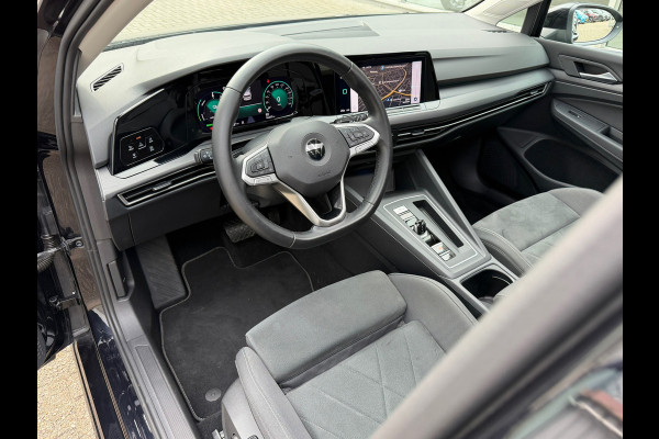 Volkswagen Golf 1.4 eHybrid Style DSG | Panoramadak | Navigatie | Climate | ACC cruise| Memory Seat | 16".