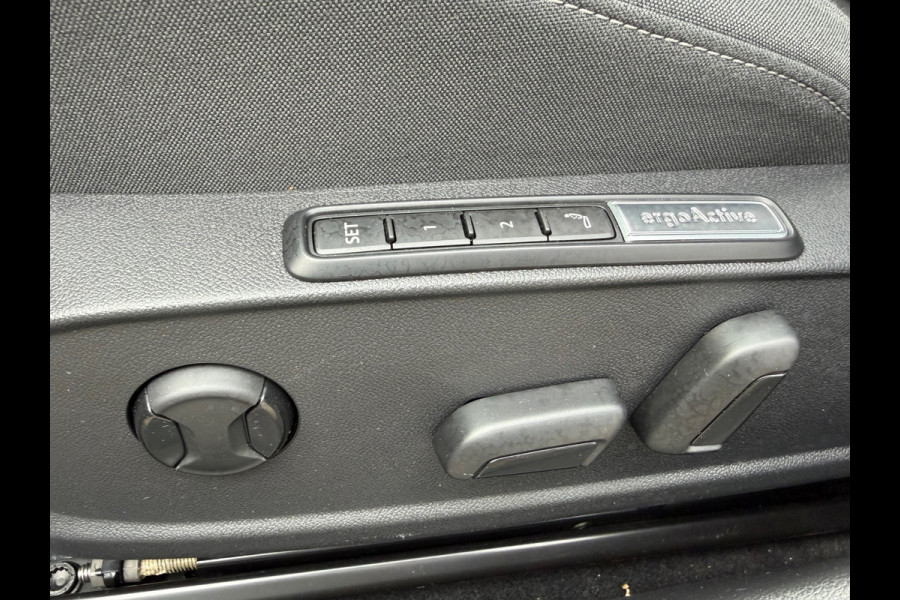 Volkswagen Golf 1.4 eHybrid Style DSG | Panoramadak | Navigatie | Climate | ACC cruise| Memory Seat | 16".