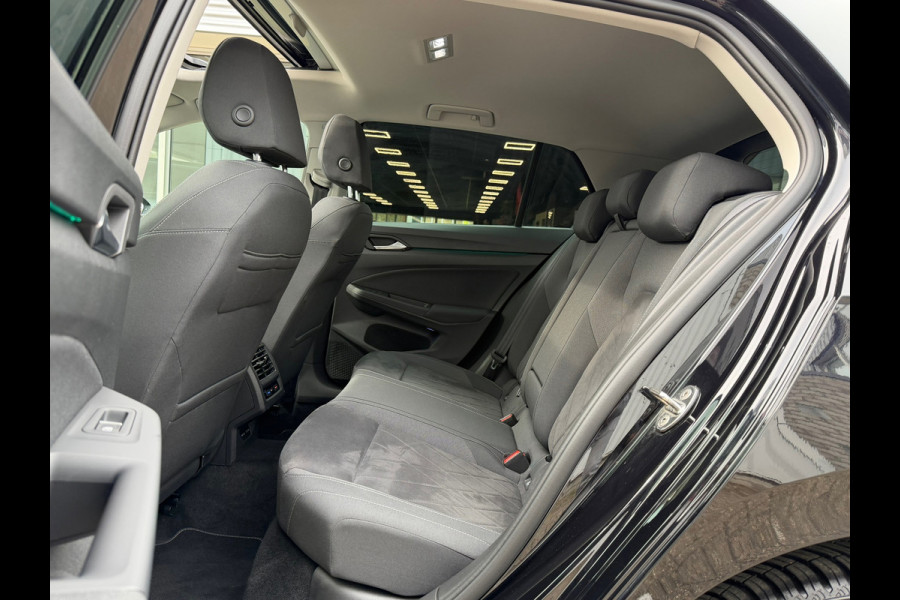 Volkswagen Golf 1.4 eHybrid Style DSG | Panoramadak | Navigatie | Climate | ACC cruise| Memory Seat | 16".