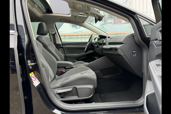 Volkswagen Golf 1.4 eHybrid Style DSG | Panoramadak | Navigatie | Climate | ACC cruise| Memory Seat | 16".