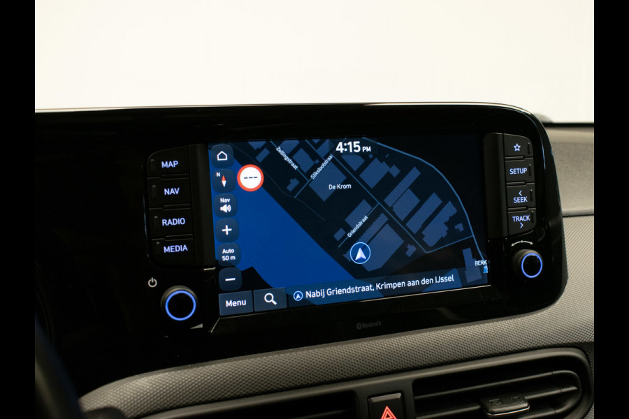 Hyundai i10 1.0 Comfort Sport (APPLE CARPLAY,NAVI,CAMERA,PDC,LED,CLIMATE,CRUISE,LANE ASSIST,SPORTSTOELEN,NETTE STAAT)