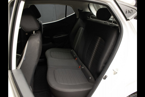 Hyundai i10 1.0 Comfort Sport (APPLE CARPLAY,NAVI,CAMERA,PDC,LED,CLIMATE,CRUISE,LANE ASSIST,SPORTSTOELEN,NETTE STAAT)