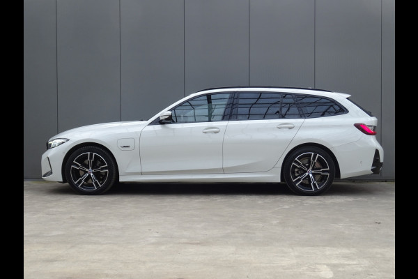 BMW 3 Serie Touring 330e * M-PAKKET * FACELIFT !!