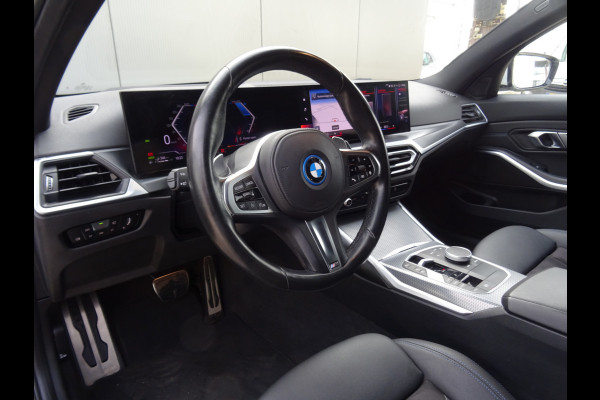 BMW 3 Serie Touring 330e * M-PAKKET * FACELIFT !!