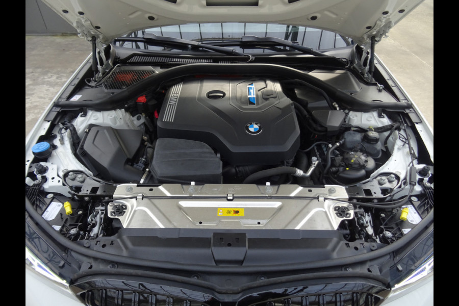 BMW 3 Serie Touring 330e * M-PAKKET * FACELIFT !!