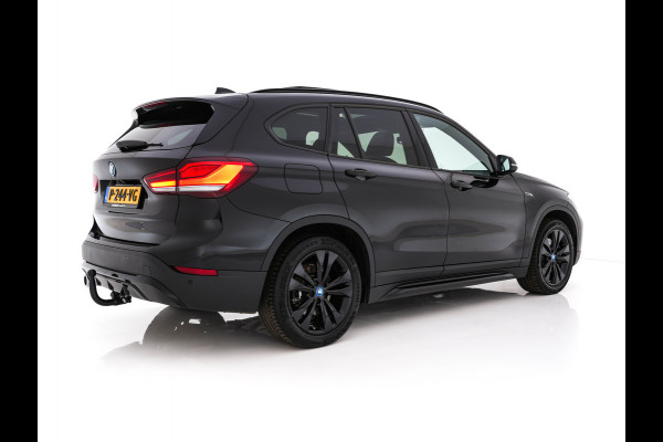 BMW X1 xDrive25e Sportline Business Edition Plus (Plug-In) (INCL-BTW) Aut. *PANO | LEATHER | FULL-LED | HEATED-SPORTSEATS | HIFI-SYSTEM | CAMERA | PRIVACYGLASS | NAVI-FULLMAP | ECC | HEAD-UP | PDC | KEYLESS | DAB | CRUISE | TOWBAR | AMBIENTLIGHT | 18