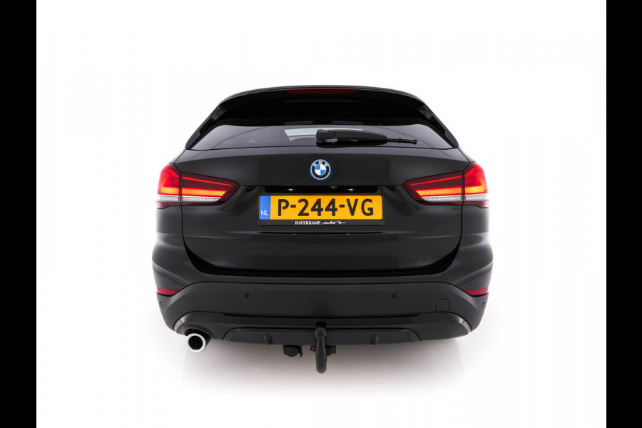 BMW X1 xDrive25e Sportline Business Edition Plus (Plug-In) (INCL-BTW) Aut. *PANO | LEATHER | FULL-LED | HEATED-SPORTSEATS | HIFI-SYSTEM | CAMERA | PRIVACYGLASS | NAVI-FULLMAP | ECC | HEAD-UP | PDC | KEYLESS | DAB | CRUISE | TOWBAR | AMBIENTLIGHT | 18