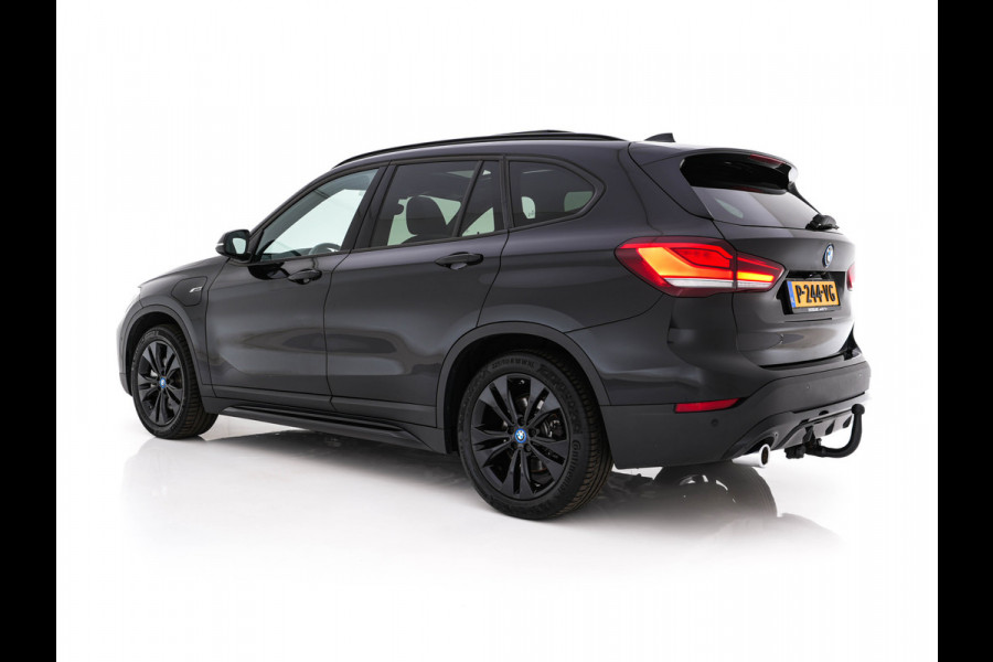 BMW X1 xDrive25e Sportline Business Edition Plus (Plug-In) (INCL-BTW) Aut. *PANO | LEATHER | FULL-LED | HEATED-SPORTSEATS | HIFI-SYSTEM | CAMERA | PRIVACYGLASS | NAVI-FULLMAP | ECC | HEAD-UP | PDC | KEYLESS | DAB | CRUISE | TOWBAR | AMBIENTLIGHT | 18