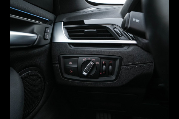 BMW X1 xDrive25e Sportline Business Edition Plus (Plug-In) (INCL-BTW) Aut. *PANO | LEATHER | FULL-LED | HEATED-SPORTSEATS | HIFI-SYSTEM | CAMERA | PRIVACYGLASS | NAVI-FULLMAP | ECC | HEAD-UP | PDC | KEYLESS | DAB | CRUISE | TOWBAR | AMBIENTLIGHT | 18