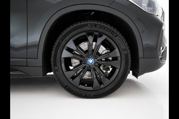 BMW X1 xDrive25e Sportline Business Edition Plus (Plug-In) (INCL-BTW) Aut. *PANO | LEATHER | FULL-LED | HEATED-SPORTSEATS | HIFI-SYSTEM | CAMERA | PRIVACYGLASS | NAVI-FULLMAP | ECC | HEAD-UP | PDC | KEYLESS | DAB | CRUISE | TOWBAR | AMBIENTLIGHT | 18