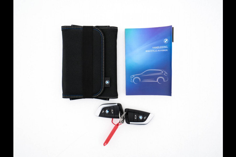 BMW X1 xDrive25e Sportline Business Edition Plus (Plug-In) (INCL-BTW) Aut. *PANO | LEATHER | FULL-LED | HEATED-SPORTSEATS | HIFI-SYSTEM | CAMERA | PRIVACYGLASS | NAVI-FULLMAP | ECC | HEAD-UP | PDC | KEYLESS | DAB | CRUISE | TOWBAR | AMBIENTLIGHT | 18