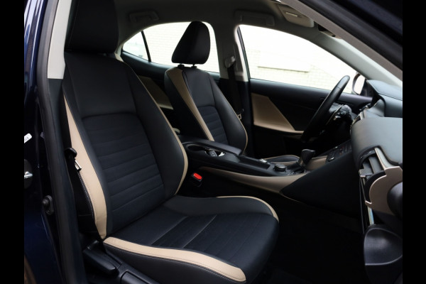 Lexus IS 300h Sport Edition | Stoelverwarming | Parkeersensoren | NL-Auto