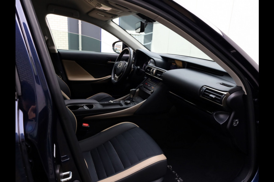 Lexus IS 300h Sport Edition | Stoelverwarming | Parkeersensoren | NL-Auto
