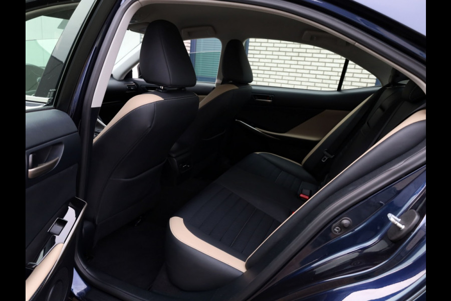 Lexus IS 300h Sport Edition | Stoelverwarming | Parkeersensoren | NL-Auto
