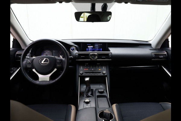 Lexus IS 300h Sport Edition | Stoelverwarming | Parkeersensoren | NL-Auto