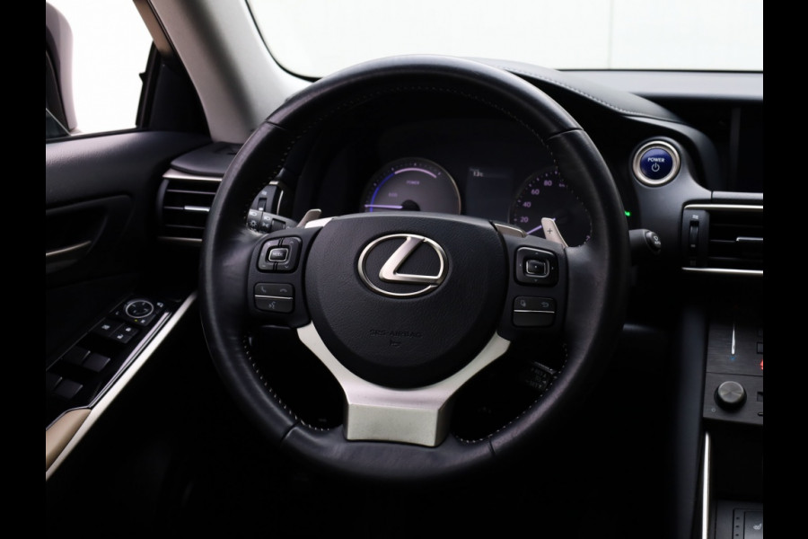 Lexus IS 300h Sport Edition | Stoelverwarming | Parkeersensoren | NL-Auto