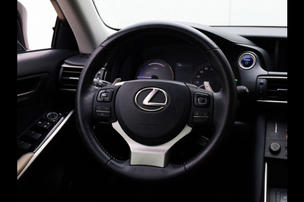 Lexus IS 300h Sport Edition | Stoelverwarming | Parkeersensoren | NL-Auto