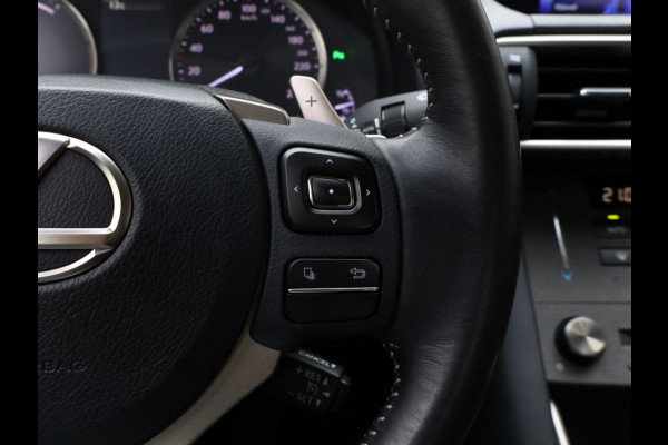 Lexus IS 300h Sport Edition | Stoelverwarming | Parkeersensoren | NL-Auto