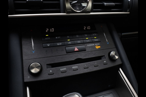 Lexus IS 300h Sport Edition | Stoelverwarming | Parkeersensoren | NL-Auto