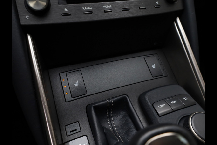Lexus IS 300h Sport Edition | Stoelverwarming | Parkeersensoren | NL-Auto