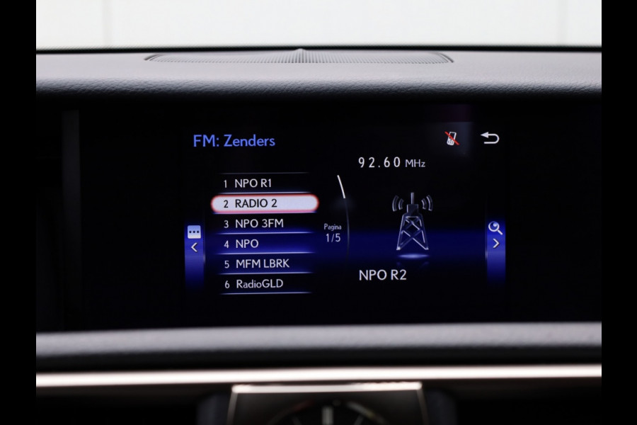 Lexus IS 300h Sport Edition | Stoelverwarming | Parkeersensoren | NL-Auto