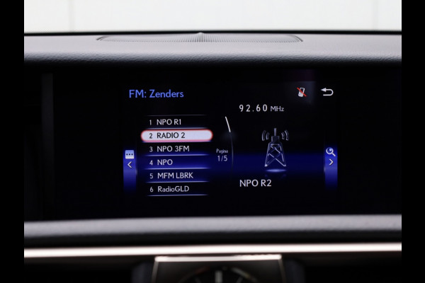 Lexus IS 300h Sport Edition | Stoelverwarming | Parkeersensoren | NL-Auto