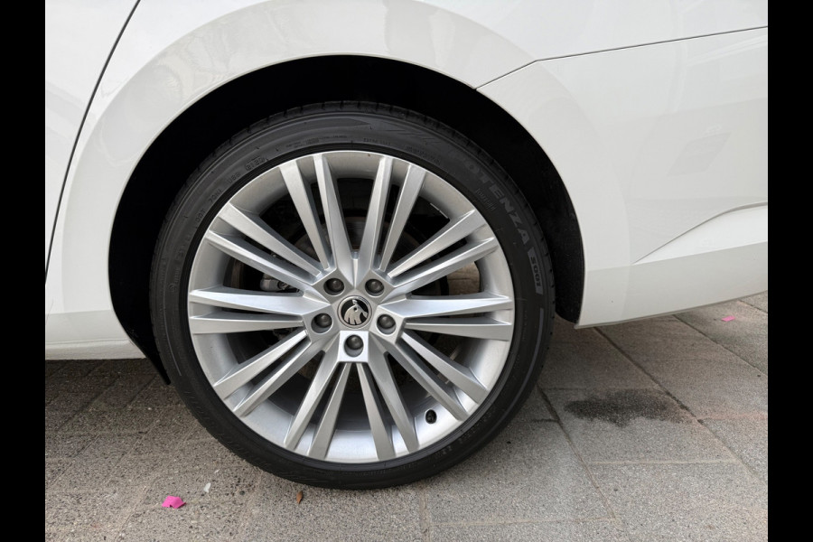 Škoda Superb Combi 1.4 TSI iV CAM/LMV19/NAVI/LEER/VIRTU/PANO