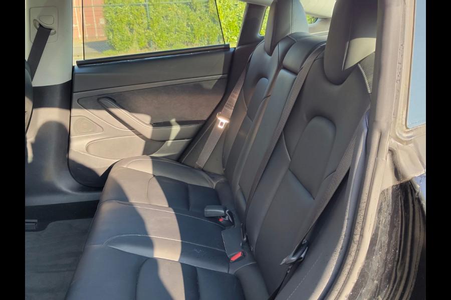 Tesla Model 3 SR+ 325PK AutoPilot Leer Pano-Dak Adaptive Cruise Camera's Elektr.-Stuur+Stoelen+Spiegels+Geheugen+Easy-Entry+Verwarmde stoelen  Ecc Navi Led DAB Voorverwarmen interieur via App Keyless One-Pedal-Drive SOH 82% 1e Eigenaar Origineel Nederlandse Auto 1.584kg licht!